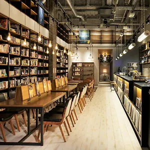 Lamp Light Books Fukuoka Japonya